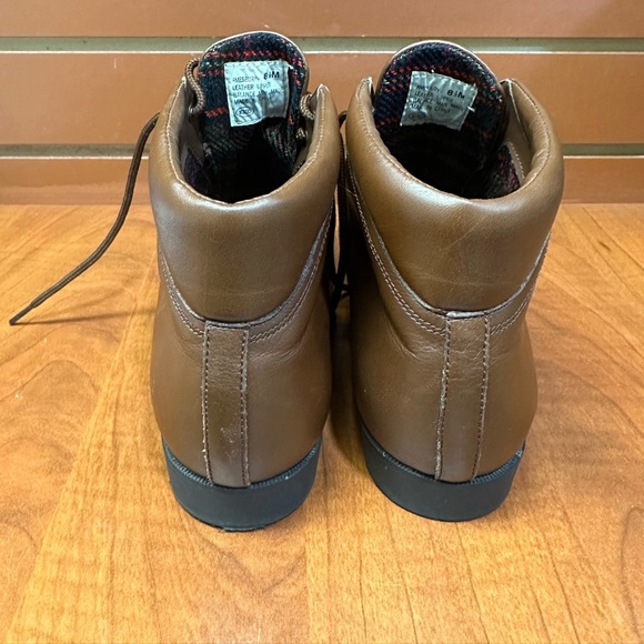 Elegant Brown Chukka Boots for Men - Picture 5 of 6